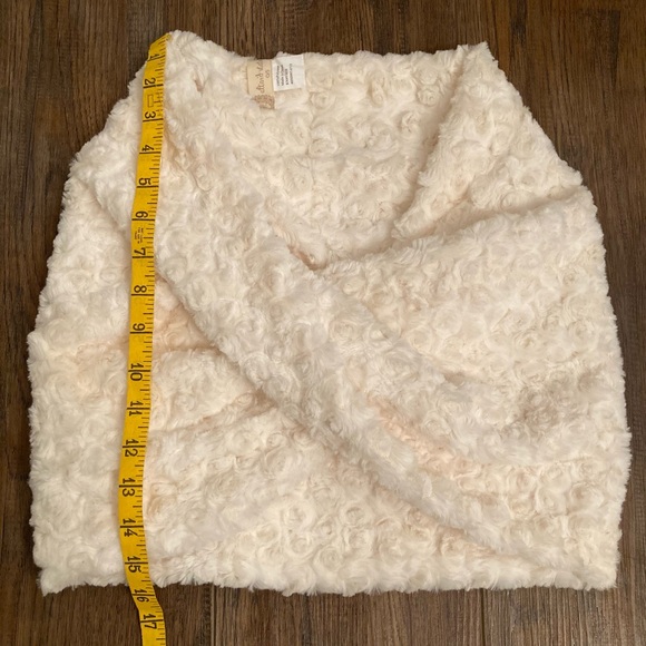 Altar’d State Infinity Scarf - Picture 4 of 4